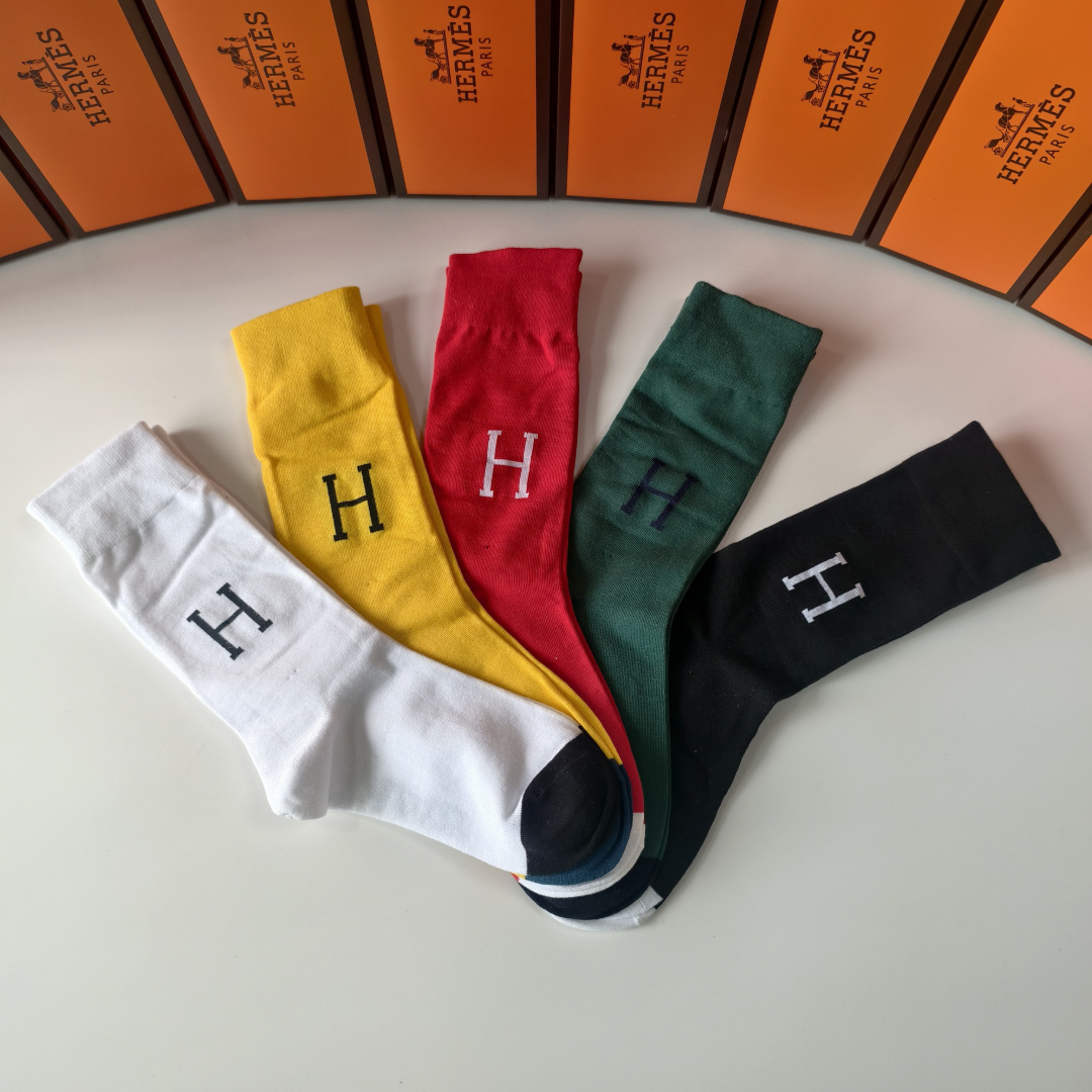 💛配包装 HERMES（爱马仕）新款中长款堆堆袜袜子！一盒五双， 专柜同步筒款袜子，💛大牌出街，潮人必备。超好搭