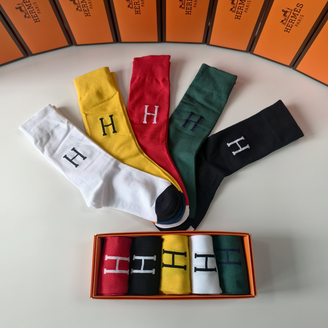 💛配包装 HERMES（爱马仕）新款中长款堆堆袜袜子！一盒五双， 专柜同步筒款袜子，💛大牌出街，潮人必备。超好搭