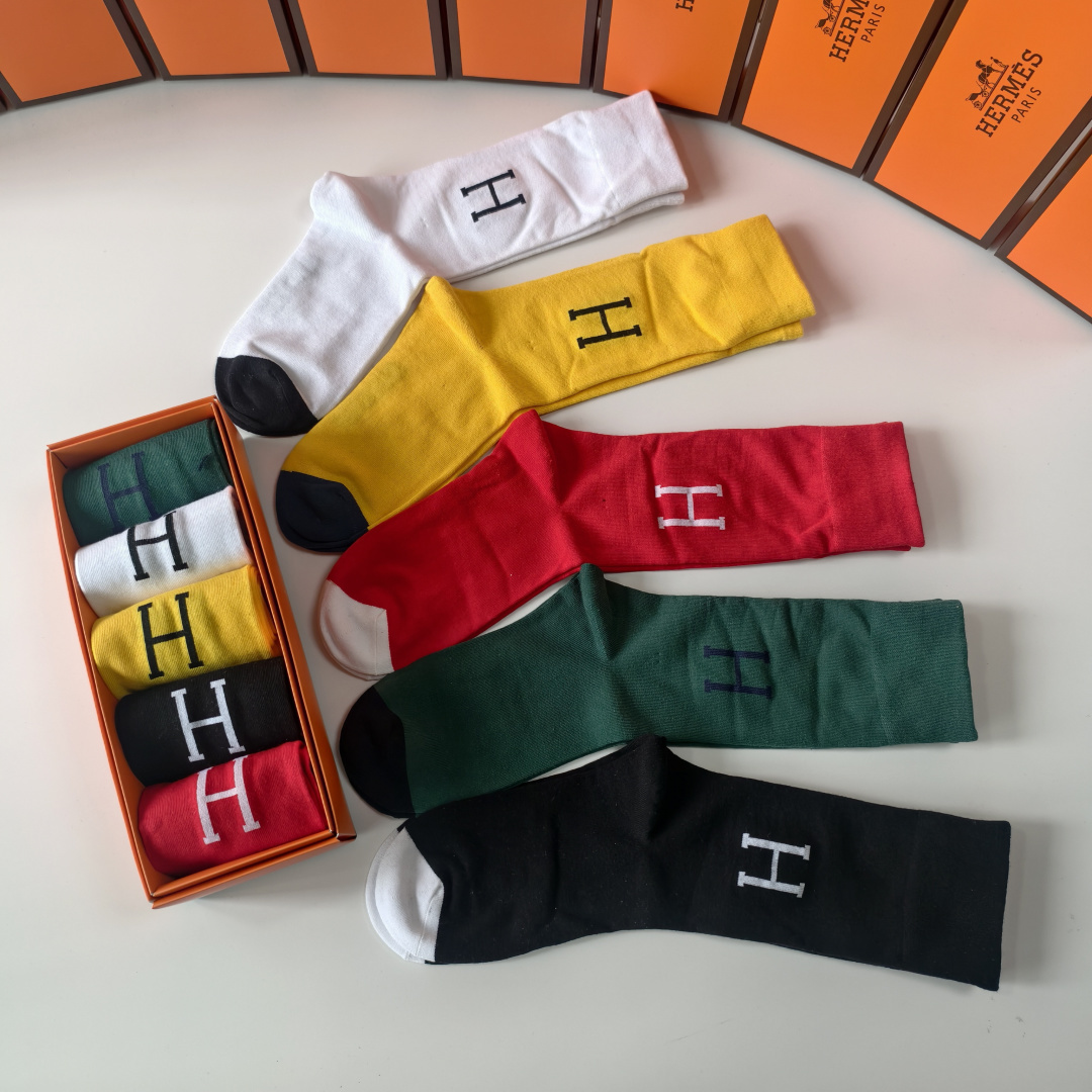 💛配包装 HERMES（爱马仕）新款中长款堆堆袜袜子！一盒五双， 专柜同步筒款袜子，💛大牌出街，潮人必备。超好搭