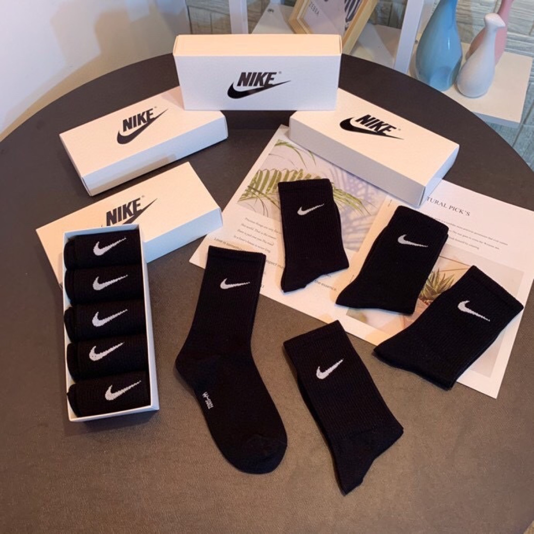 💛配包装 NIKE（耐克）新款经典中长款堆堆袜袜子！一盒五双， 专柜同步筒袜袜子，💛大牌出街，潮人必备。超好搭。