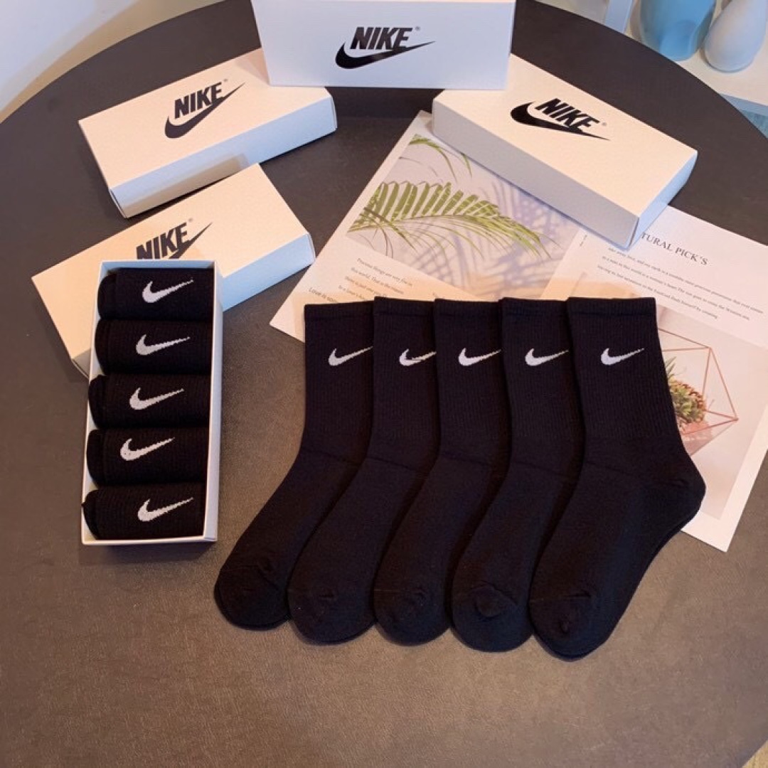 💛配包装 NIKE（耐克）新款经典中长款堆堆袜袜子！一盒五双， 专柜同步筒袜袜子，💛大牌出街，潮人必备。超好搭。
