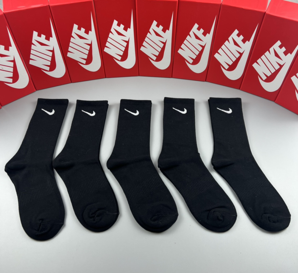 💛配包装 NIKE（耐克）新款经典中长款堆堆袜袜子！一盒五双， 专柜同步筒袜袜子，💛大牌出街，潮人必备。超好搭。