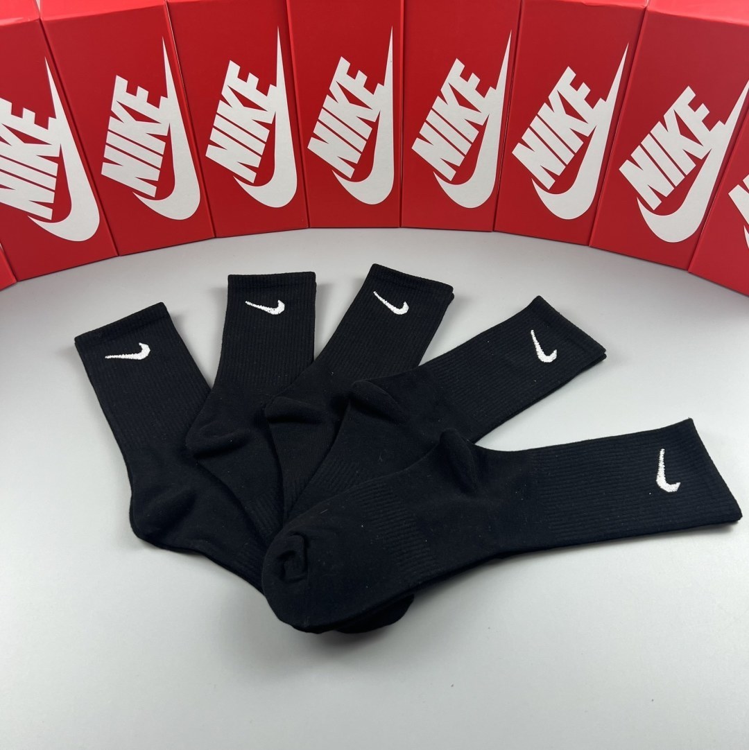 💛配包装 NIKE（耐克）新款经典中长款堆堆袜袜子！一盒五双， 专柜同步筒袜袜子，💛大牌出街，潮人必备。超好搭。