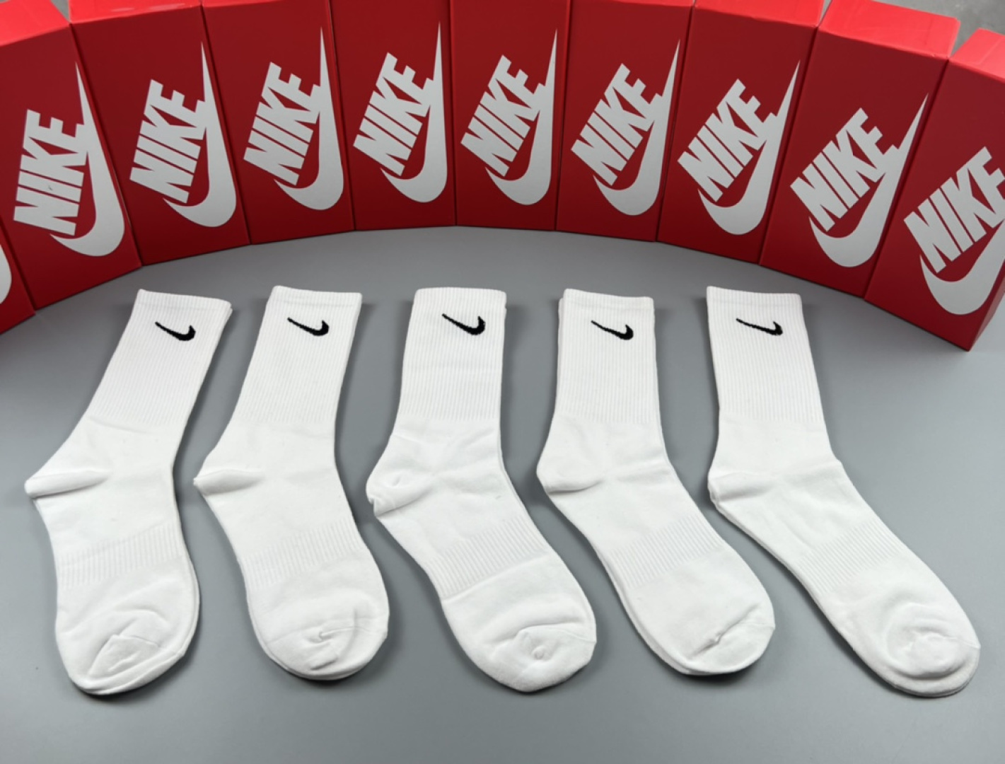 💛配包装 NIKE（耐克）新款经典中长款堆堆袜袜子！一盒五双， 专柜同步筒袜袜子，💛大牌出街，潮人必备。超好搭。