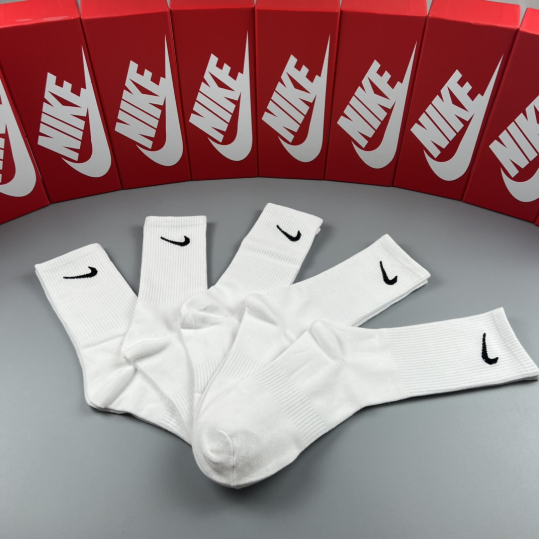 💛配包装 NIKE（耐克）新款经典中长款堆堆袜袜子！一盒五双， 专柜同步筒袜袜子，💛大牌出街，潮人必备。超好搭。