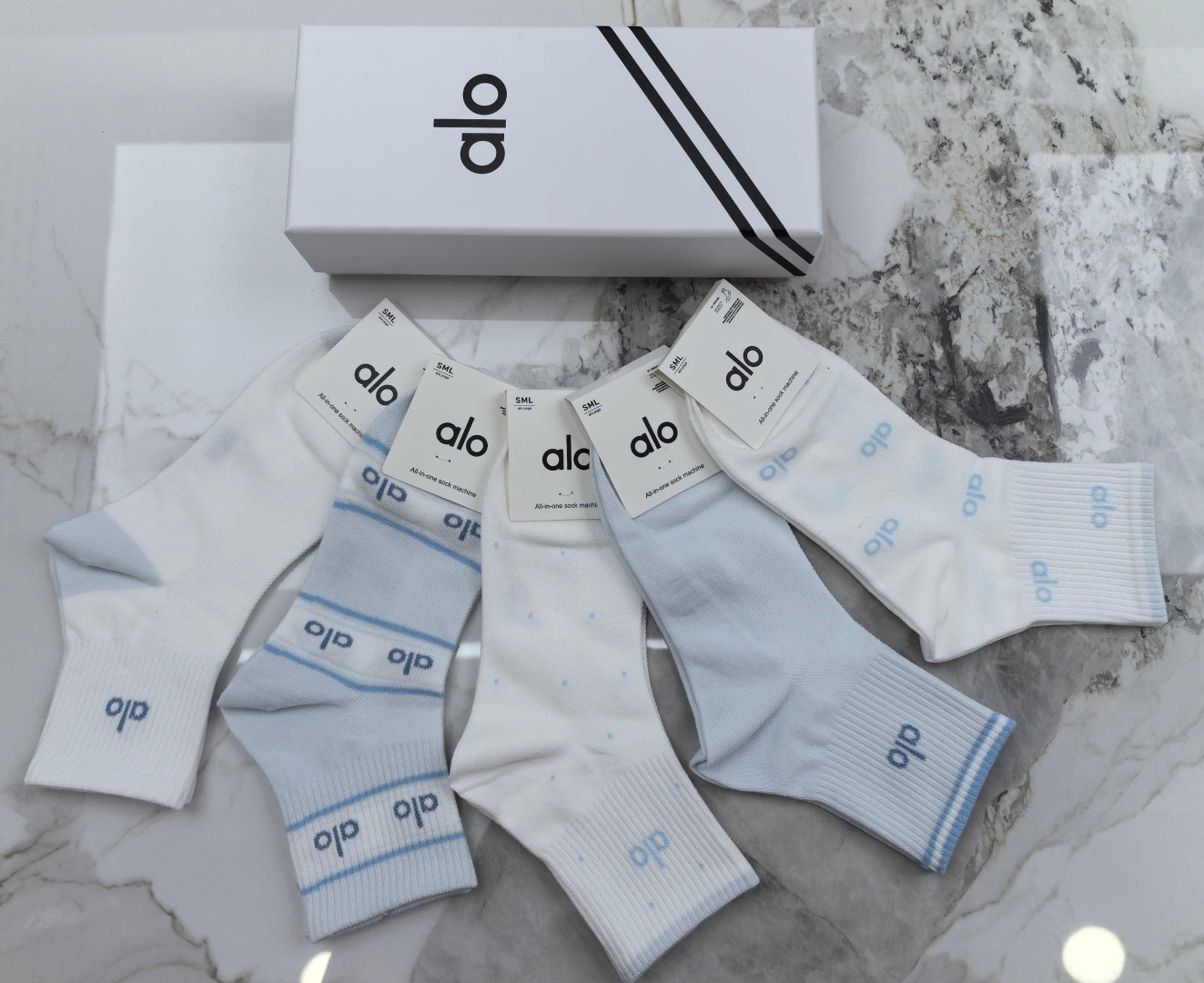 💛配专柜包装 ALO（阿洛）新款中长款堆堆袜袜子！一盒五双，专柜同步筒袜袜子，💛大牌出街，潮人必备。超好搭