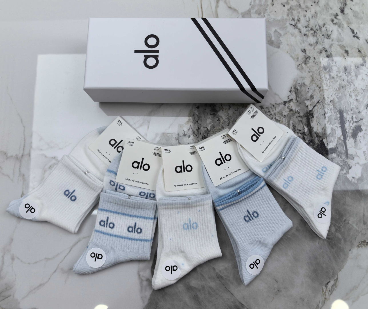 💛配专柜包装 ALO（阿洛）新款中长款堆堆袜袜子！一盒五双，专柜同步筒袜袜子，💛大牌出街，潮人必备。超好搭