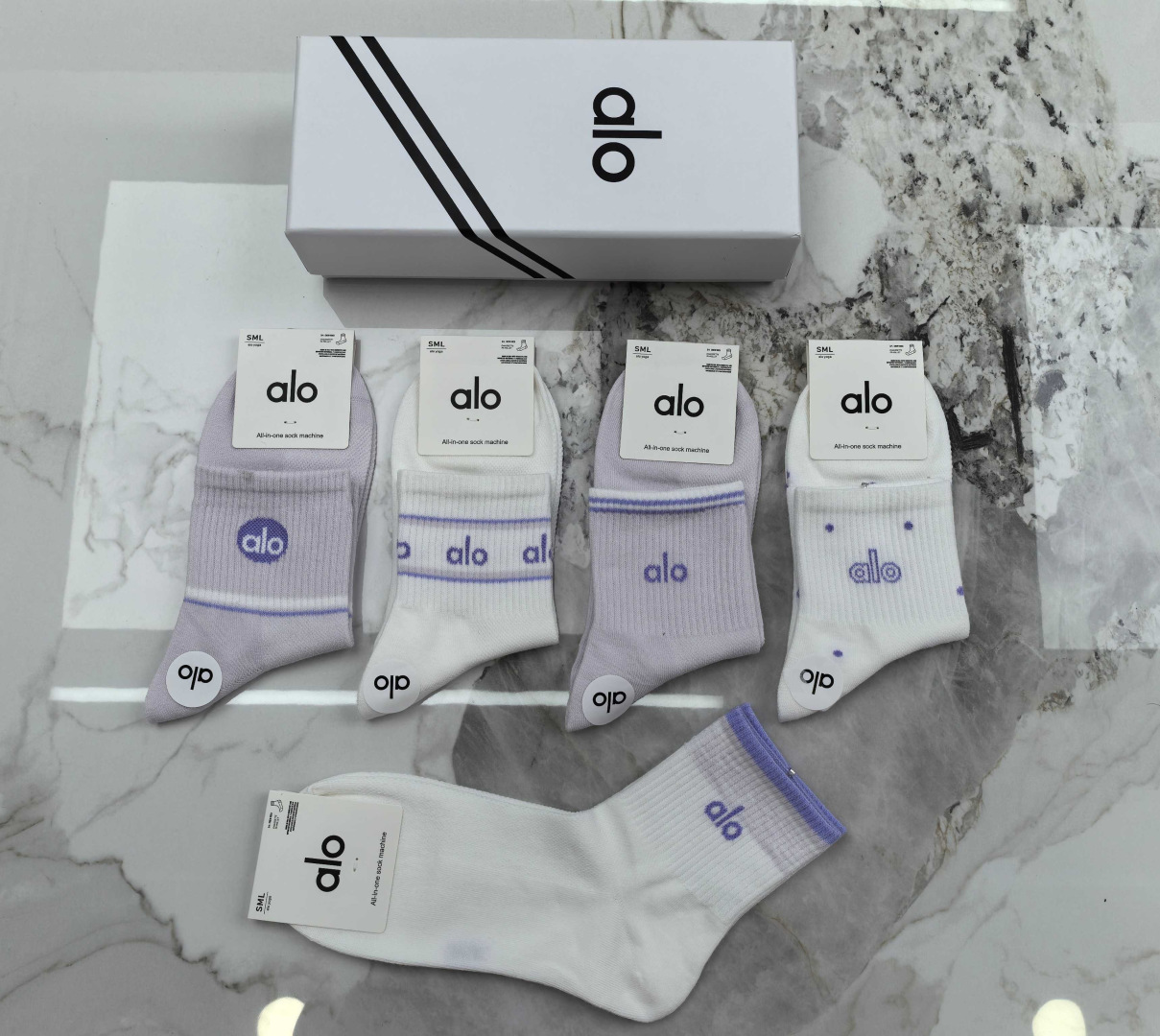 💛配专柜包装 ALO（阿洛）新款中长款堆堆袜袜子！一盒五双，专柜同步筒袜袜子，💛大牌出街，潮人必备。超好搭