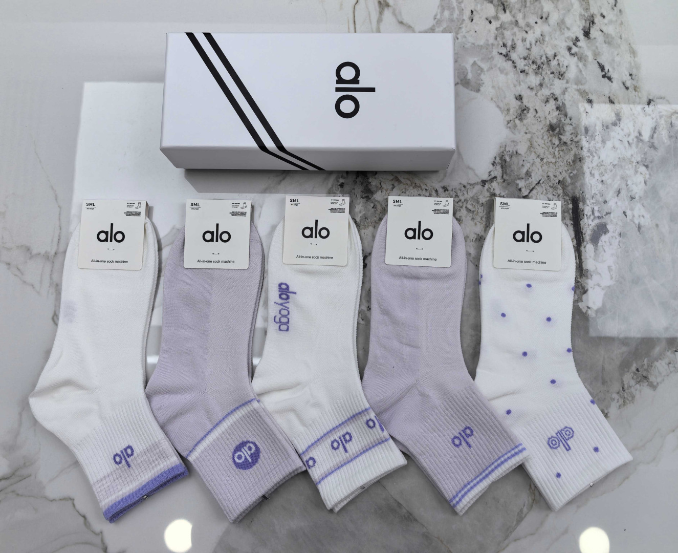 💛配专柜包装 ALO（阿洛）新款中长款堆堆袜袜子！一盒五双，专柜同步筒袜袜子，💛大牌出街，潮人必备。超好搭