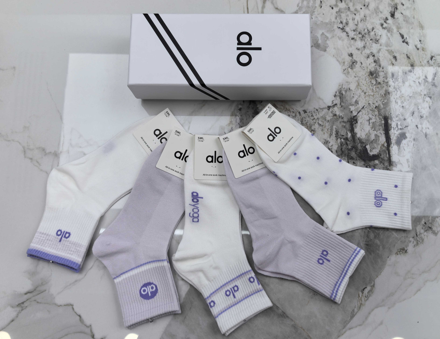 💛配专柜包装 ALO（阿洛）新款中长款堆堆袜袜子！一盒五双，专柜同步筒袜袜子，💛大牌出街，潮人必备。超好搭