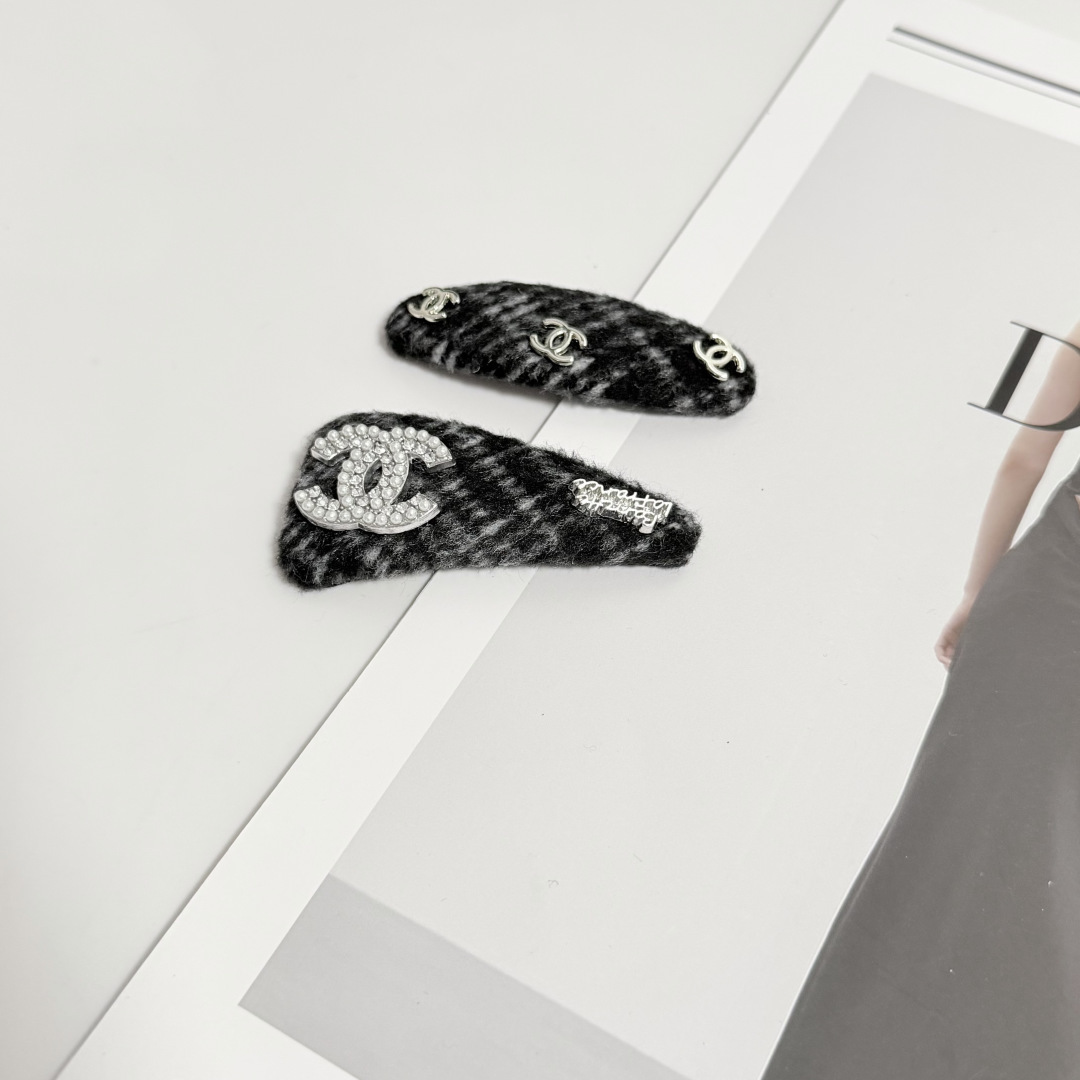 NO:941315,Special (pair) with full package Chanel (Chanel) best-selling new vintage hairpins this year, super fairy pair, fashionable, casual style, hairpins, hairpins, chanel, chanel, hairpins19860909特（一对）配全套包装 Chanel（香奈儿）今年最好卖的新款 Vintage中古复古发夹 超仙的一对 时髦精 随便入的款 发夹,发夹,chanel,chanel,hairpins,accessory