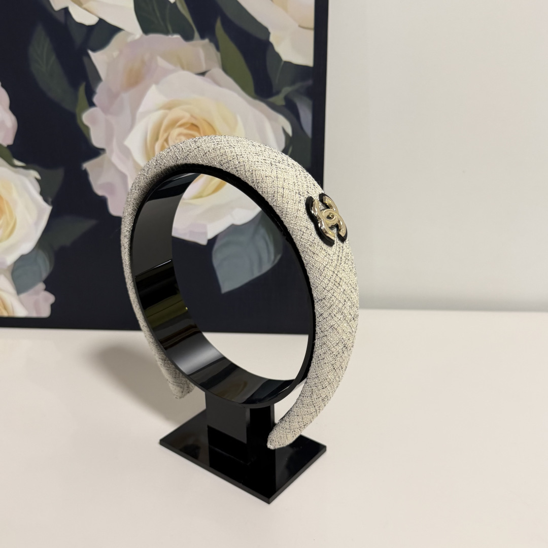 NO:941360,Specially equipped with counter packaging, Chanel's latest hairbands. Little fairies can get it now. Special materials. No hair. Can be salty or sweet ~ hairpins, hairpins, chanel, chanel, hairpins19860909特 配专柜包装 Chanel（香奈儿）最新发箍 小仙女快入手 特殊材质 不嘞头 可盐可甜～发夹,发夹,chanel,chanel,hairpins,accessory