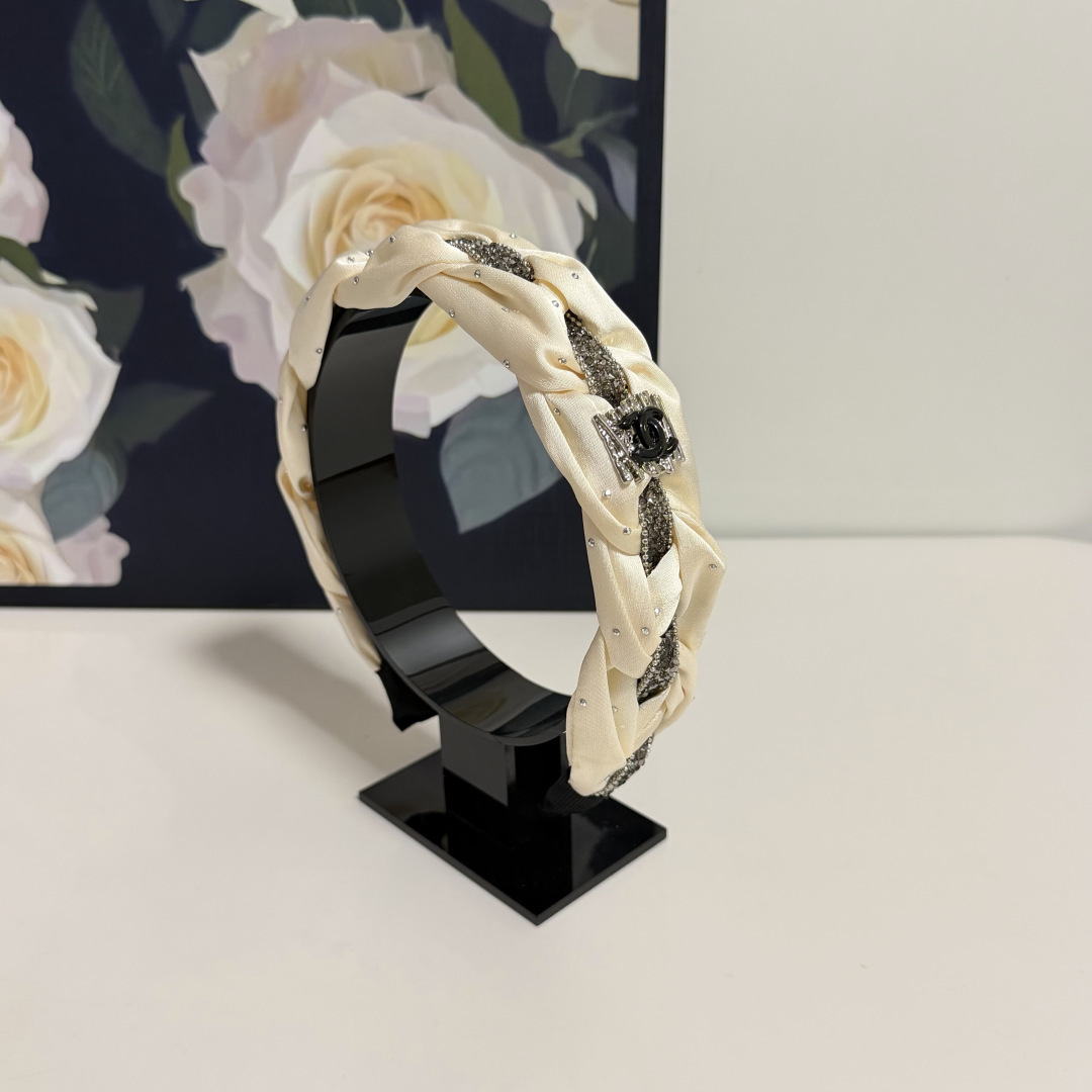 NO:941374,Specially equipped with counter packaging, Chanel's latest hairbands. Little fairies can get it now. Special materials. No hair. Can be salty or sweet ~ hairpins, hairpins, chanel, chanel, hairpins19860909特 配专柜包装 Chanel（香奈儿）最新发箍 小仙女快入手 特殊材质 不嘞头 可盐可甜～发夹,发夹,chanel,chanel,hairpins,accessory