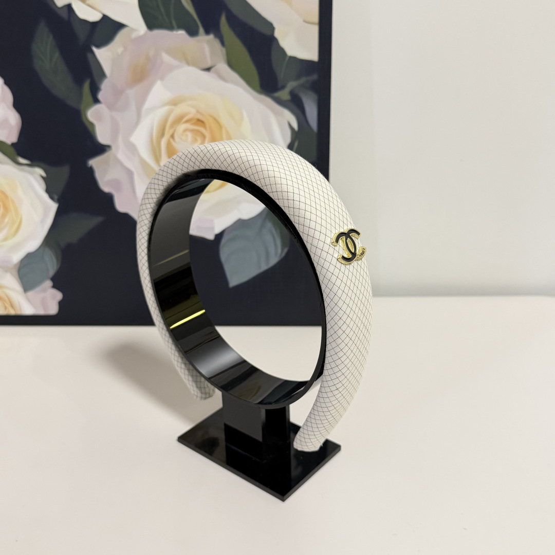 NO:941408,Specially equipped with counter packaging, Chanel's latest hairbands. Little fairies can get it now. Special materials. No hair. Can be salty or sweet ~ hairpins, hairpins, chanel, chanel, hairpins19860909特 配专柜包装 Chanel（香奈儿）最新发箍 小仙女快入手 特殊材质 不嘞头 可盐可甜～发夹,发夹,chanel,chanel,hairpins,accessory