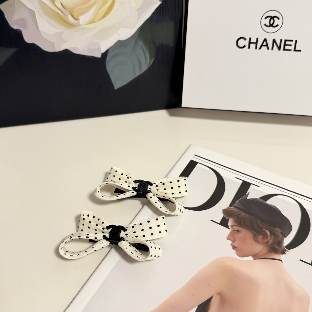 NO:941421,Special (pair) with full package Chanel (Chanel) best-selling new vintage hairpins this year, super fairy pair, fashionable, casual style, hairpins, hairpins, chanel, chanel, hairpins19860909特（一对）配全套包装 Chanel（香奈儿）今年最好卖的新款 Vintage中古复古发夹 超仙的一对 时髦精 随便入的款 发夹,发夹,chanel,chanel,hairpins,accessory