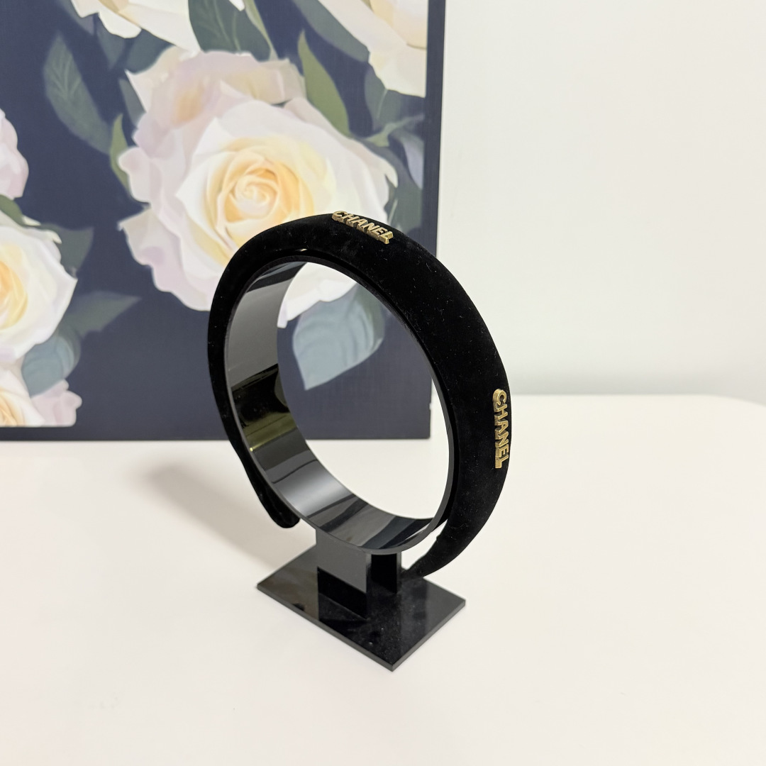 NO:941364,Specially equipped with counter packaging, Chanel's latest hairbands. Little fairies can get it now. Special materials. No hair. Can be salty or sweet ~ hairpins, hairpins, chanel, chanel, hairpins19860909特 配专柜包装 Chanel（香奈儿）最新发箍 小仙女快入手 特殊材质 不嘞头 可盐可甜～发夹,发夹,chanel,chanel,hairpins,accessory