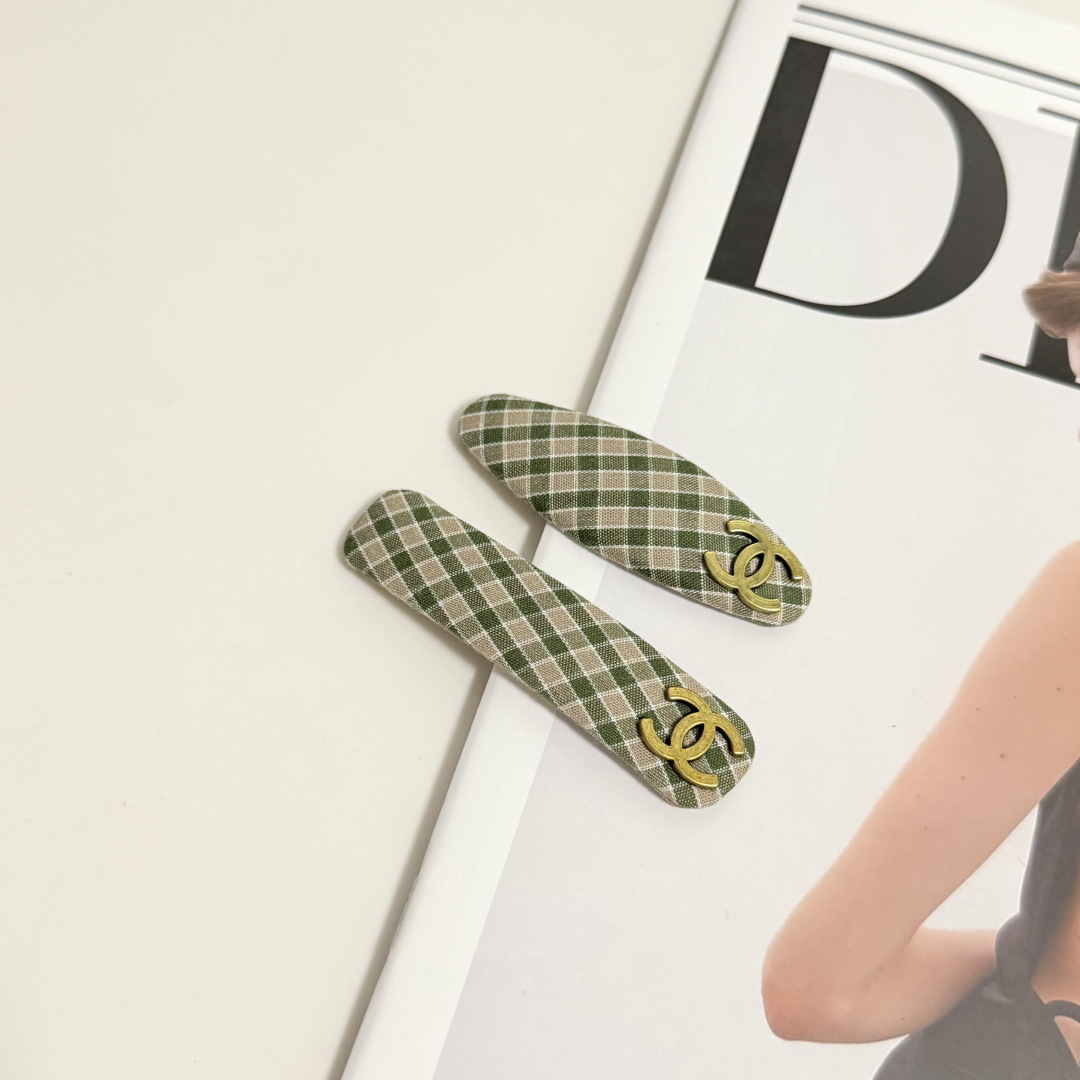 NO:941372,Special (pair) with full package Chanel (Chanel) best-selling new vintage hairpins this year, super fairy pair, fashionable, casual style, hairpins, hairpins, chanel, chanel, hairpins19860909特（一对）配全套包装 Chanel（香奈儿）今年最好卖的新款 Vintage中古复古发夹 超仙的一对 时髦精 随便入的款 发夹,发夹,chanel,chanel,hairpins,accessory