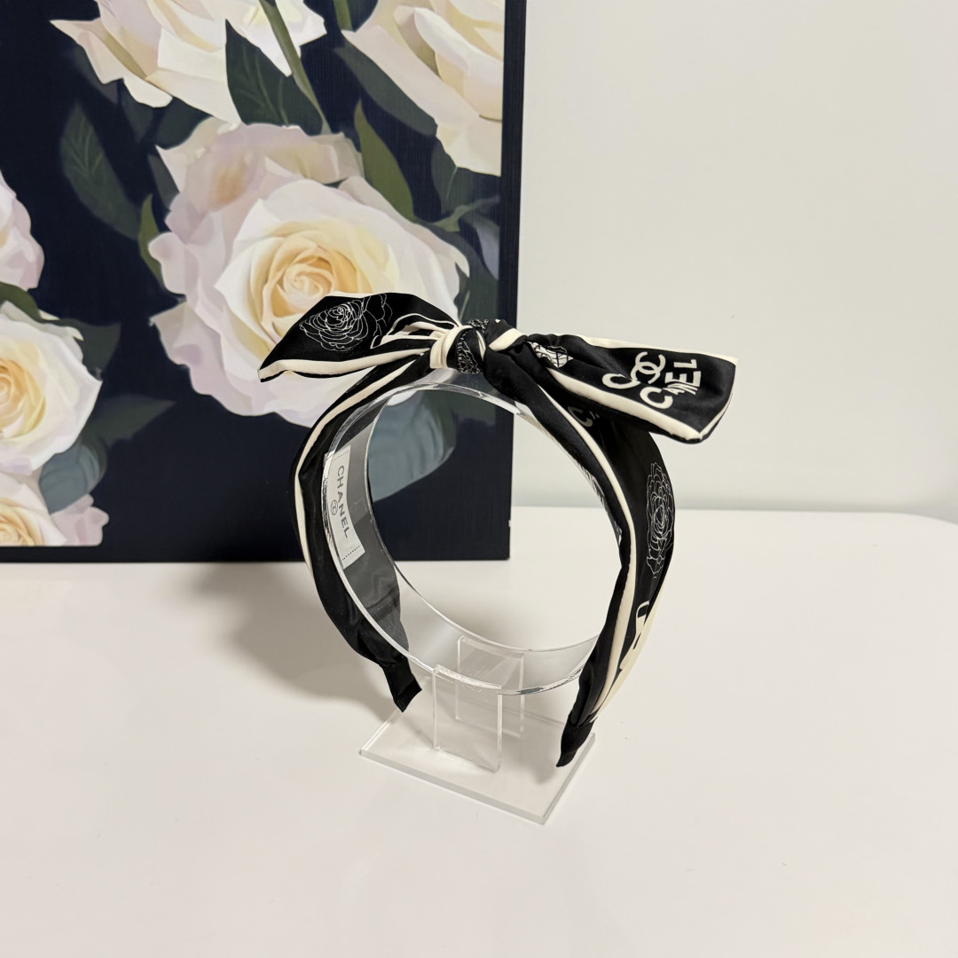 NO:941380,Specially equipped with counter packaging, Chanel's latest hairbands. Little fairies can get it now. Special materials. No hair. Can be salty or sweet ~ hairpins, hairpins, chanel, chanel, hairpins19860909特 配专柜包装 Chanel（香奈儿）最新发箍 小仙女快入手 特殊材质 不嘞头 可盐可甜～发夹,发夹,chanel,chanel,hairpins,accessory