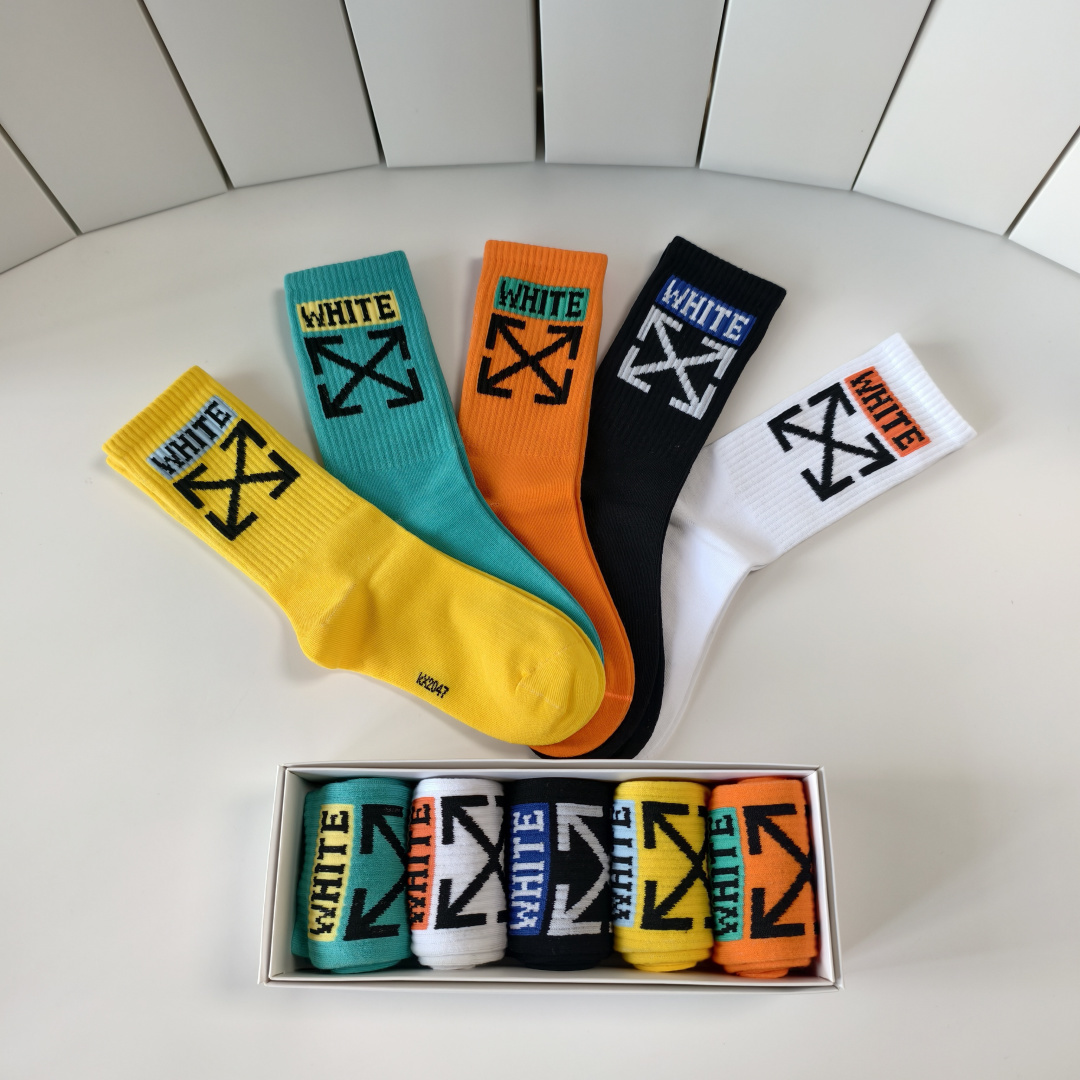 💛配专柜包装 OFF-White 新款中长款堆堆袜袜子！一盒五双，专柜同步筒袜袜子，大牌出街，潮人必备。超好搭