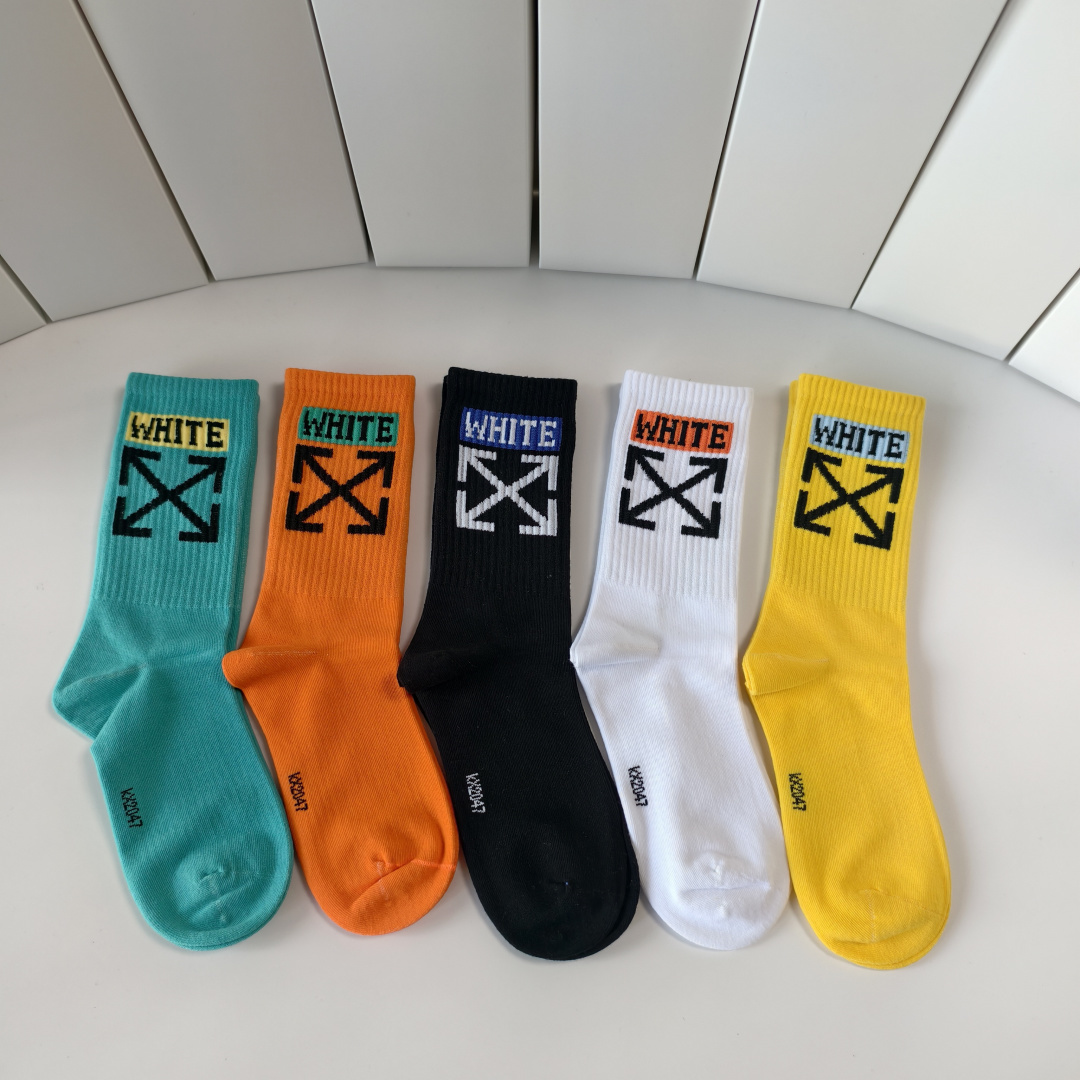 💛配专柜包装 OFF-White 新款中长款堆堆袜袜子！一盒五双，专柜同步筒袜袜子，大牌出街，潮人必备。超好搭