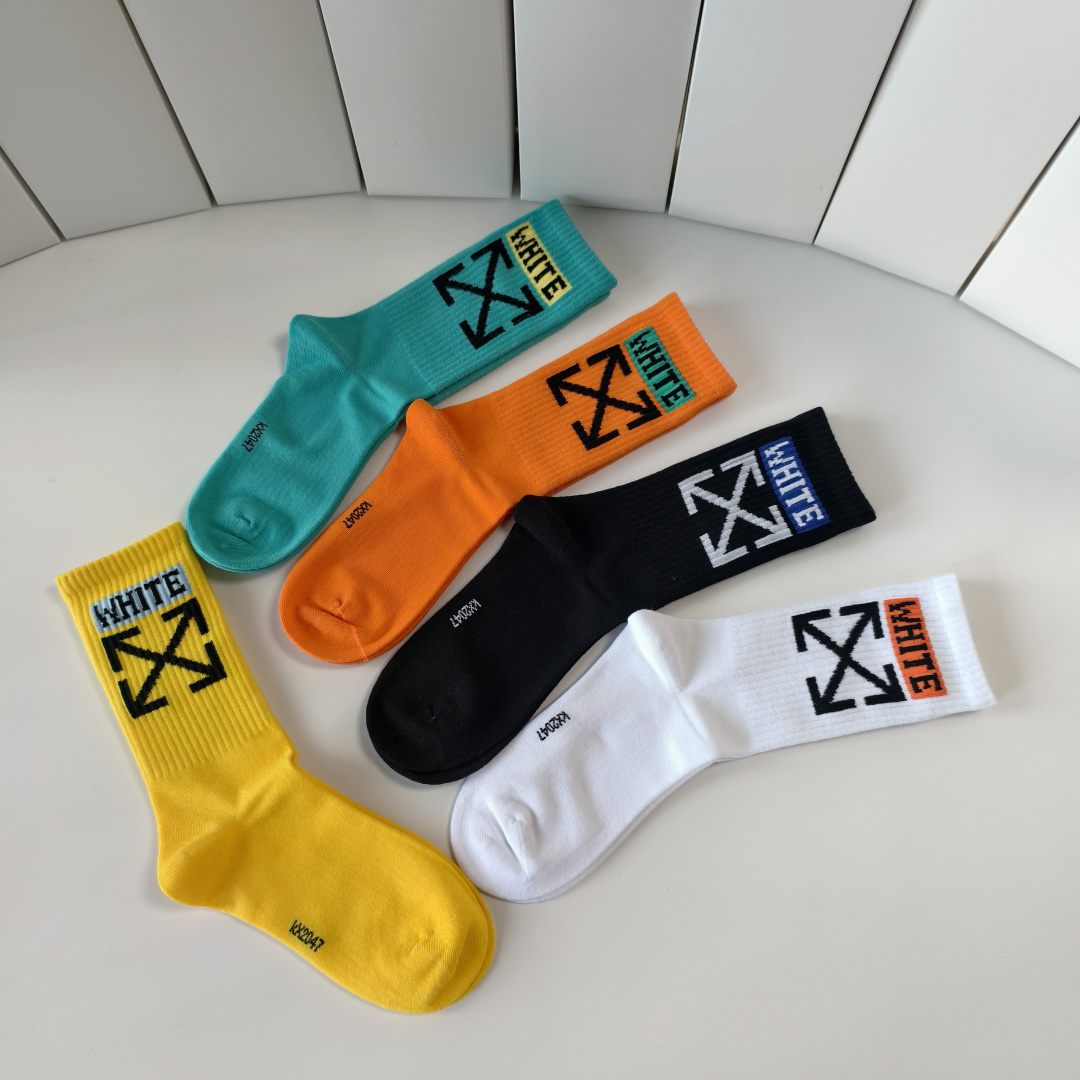 💛配专柜包装 OFF-White 新款中长款堆堆袜袜子！一盒五双，专柜同步筒袜袜子，大牌出街，潮人必备。超好搭