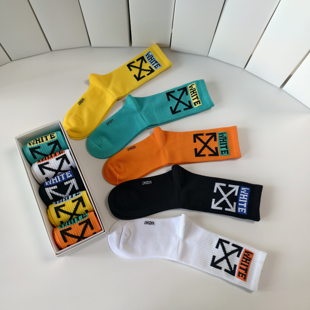 💛配专柜包装 OFF-White 新款中长款堆堆袜袜子！一盒五双，专柜同步筒袜袜子，大牌出街，潮人必备。超好搭