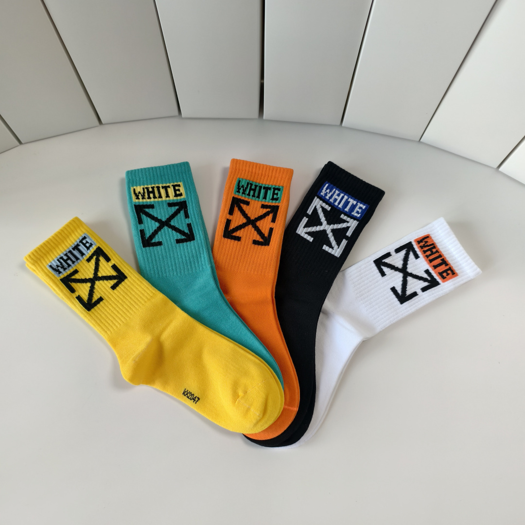 💛配专柜包装 OFF-White 新款中长款堆堆袜袜子！一盒五双，专柜同步筒袜袜子，大牌出街，潮人必备。超好搭
