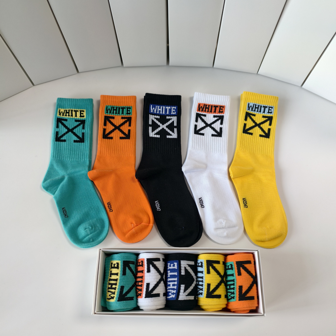 💛配专柜包装 OFF-White 新款中长款堆堆袜袜子！一盒五双，专柜同步筒袜袜子，大牌出街，潮人必备。超好搭