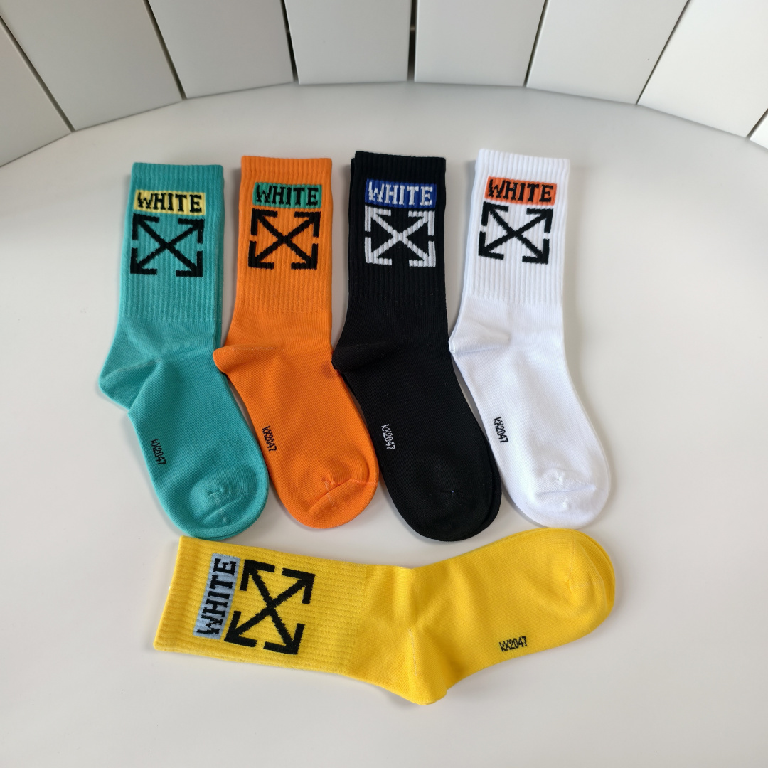 💛配专柜包装 OFF-White 新款中长款堆堆袜袜子！一盒五双，专柜同步筒袜袜子，大牌出街，潮人必备。超好搭