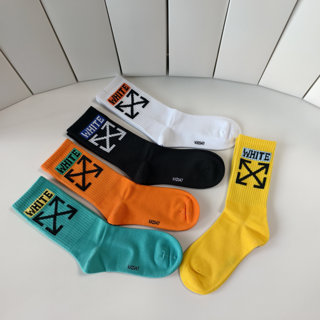 💛配专柜包装 OFF-White 新款中长款堆堆袜袜子！一盒五双，专柜同步筒袜袜子，大牌出街，潮人必备。超好搭