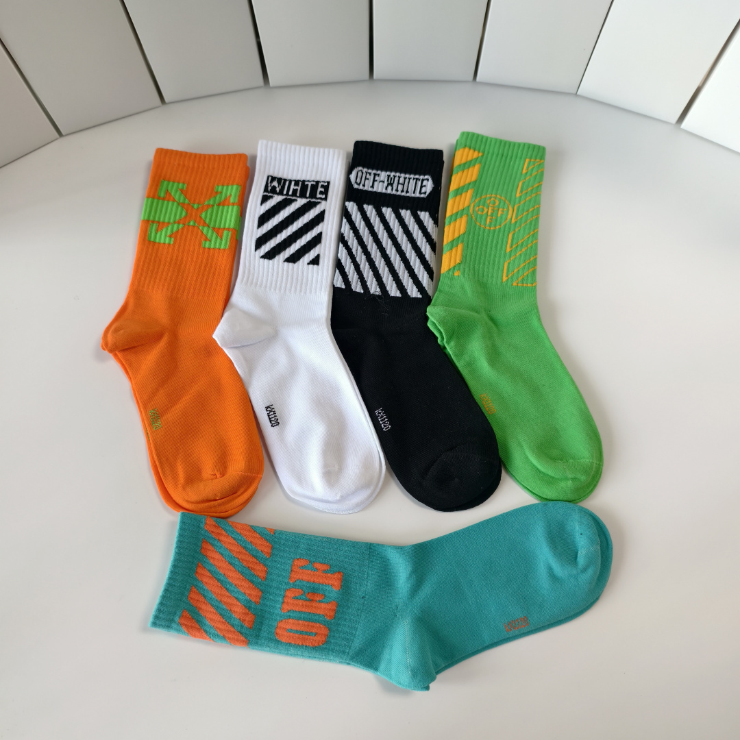 💛配专柜包装 OFF-White 新款中长款堆堆袜袜子！一盒五双，专柜同步筒袜袜子，大牌出街，潮人必备。超好搭