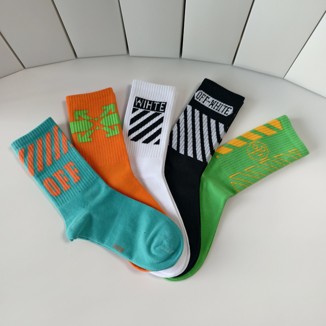 💛配专柜包装 OFF-White 新款中长款堆堆袜袜子！一盒五双，专柜同步筒袜袜子，大牌出街，潮人必备。超好搭