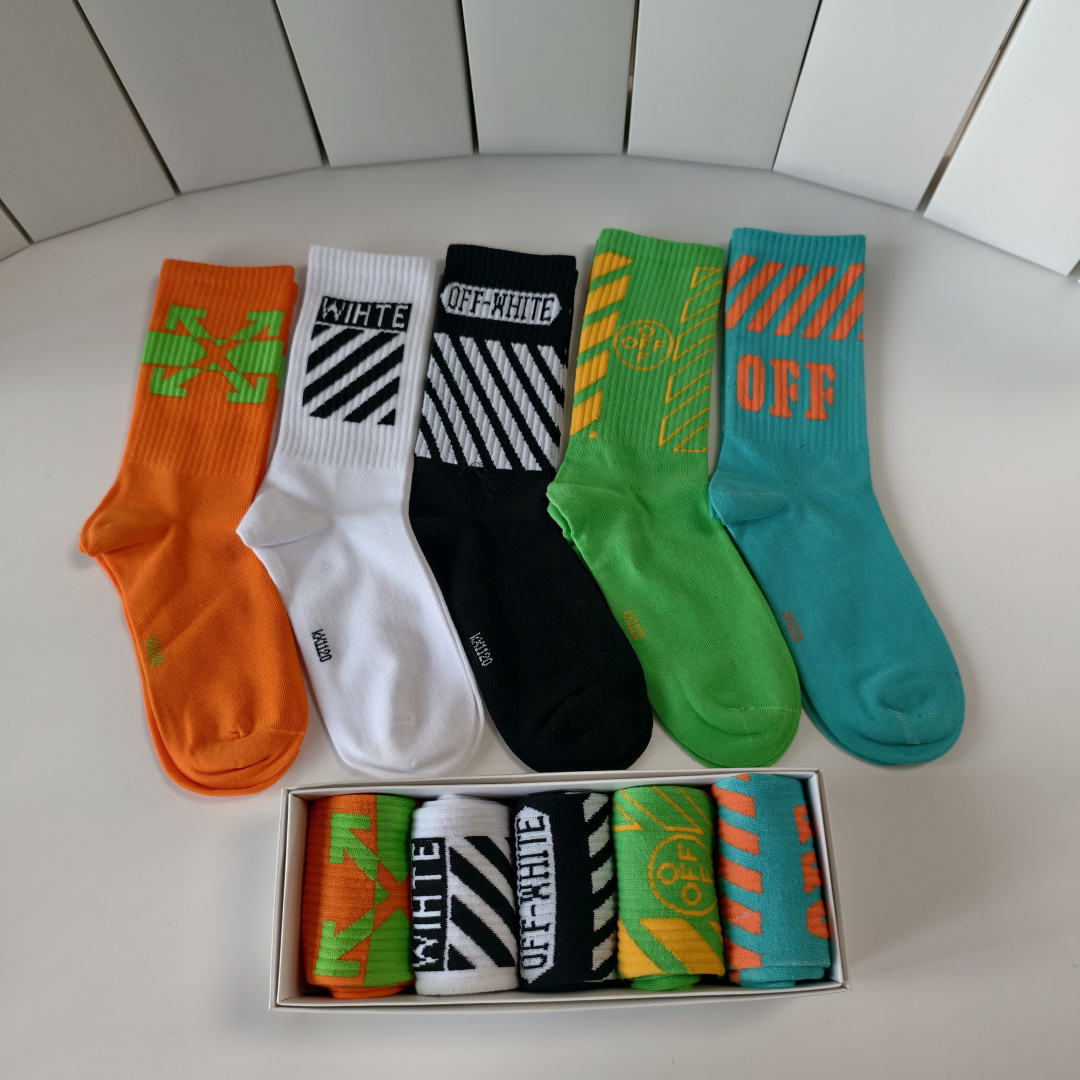 💛配专柜包装 OFF-White 新款中长款堆堆袜袜子！一盒五双，专柜同步筒袜袜子，大牌出街，潮人必备。超好搭