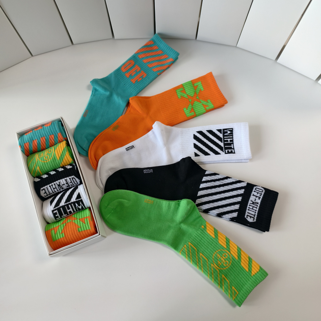 💛配专柜包装 OFF-White 新款中长款堆堆袜袜子！一盒五双，专柜同步筒袜袜子，大牌出街，潮人必备。超好搭