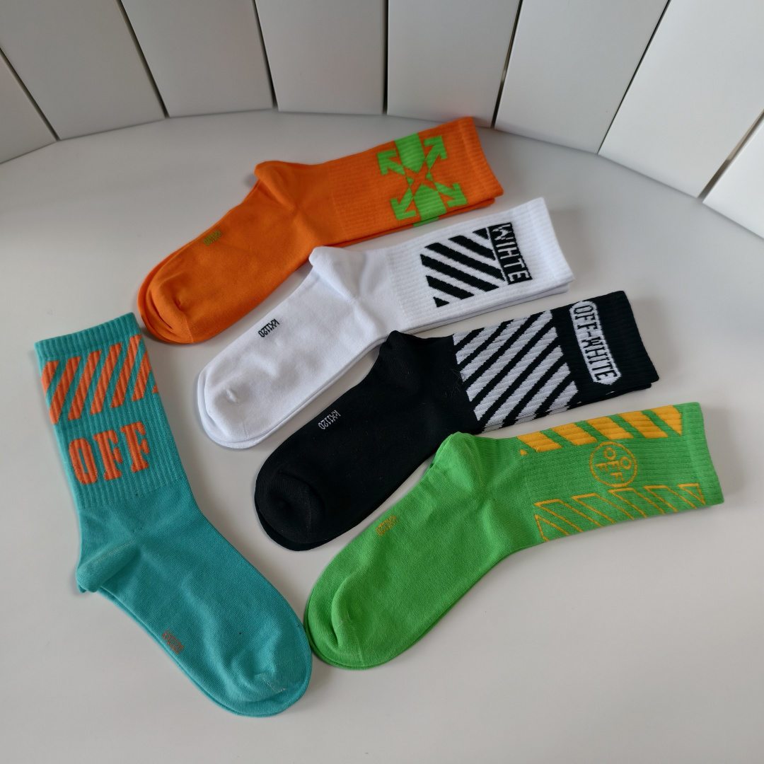 💛配专柜包装 OFF-White 新款中长款堆堆袜袜子！一盒五双，专柜同步筒袜袜子，大牌出街，潮人必备。超好搭