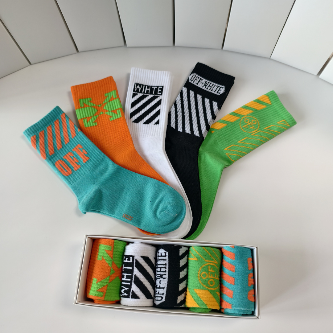 💛配专柜包装 OFF-White 新款中长款堆堆袜袜子！一盒五双，专柜同步筒袜袜子，大牌出街，潮人必备。超好搭