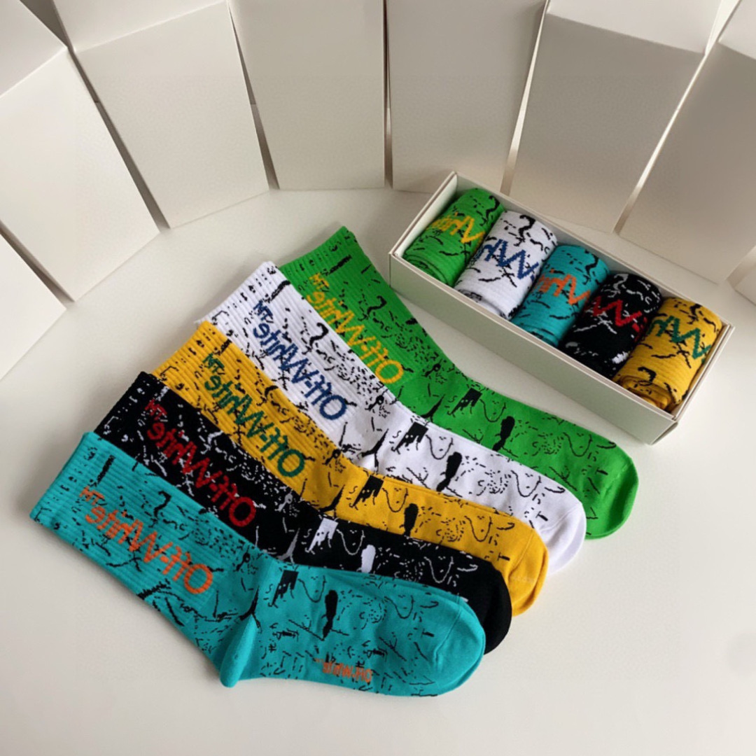 💛配专柜包装 OFF-White 新款中长款堆堆袜袜子！一盒五双，专柜同步筒袜袜子，大牌出街，潮人必备。超好搭