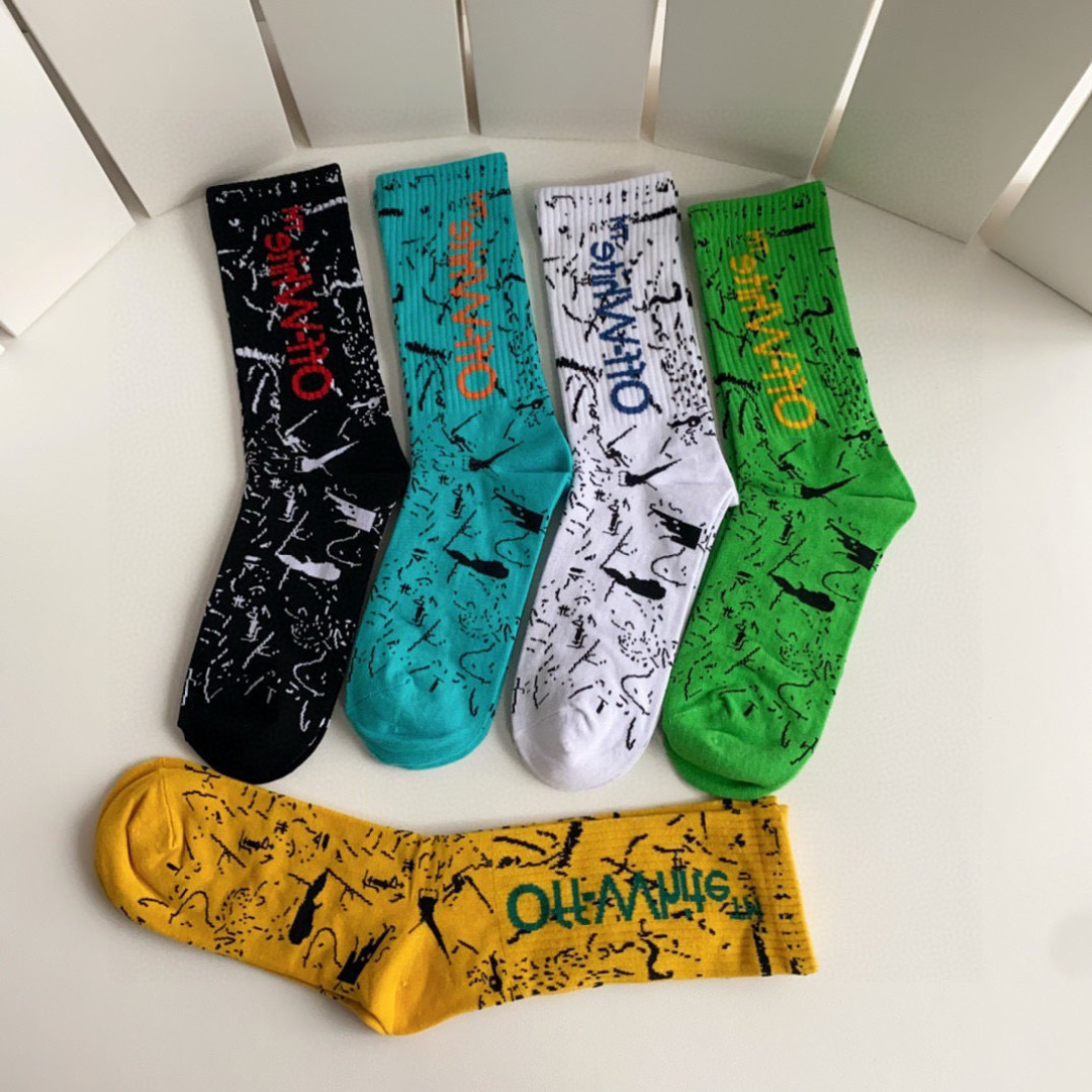 💛配专柜包装 OFF-White 新款中长款堆堆袜袜子！一盒五双，专柜同步筒袜袜子，大牌出街，潮人必备。超好搭