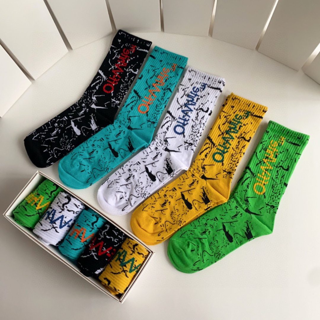 💛配专柜包装 OFF-White 新款中长款堆堆袜袜子！一盒五双，专柜同步筒袜袜子，大牌出街，潮人必备。超好搭