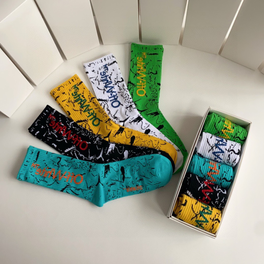 💛配专柜包装 OFF-White 新款中长款堆堆袜袜子！一盒五双，专柜同步筒袜袜子，大牌出街，潮人必备。超好搭