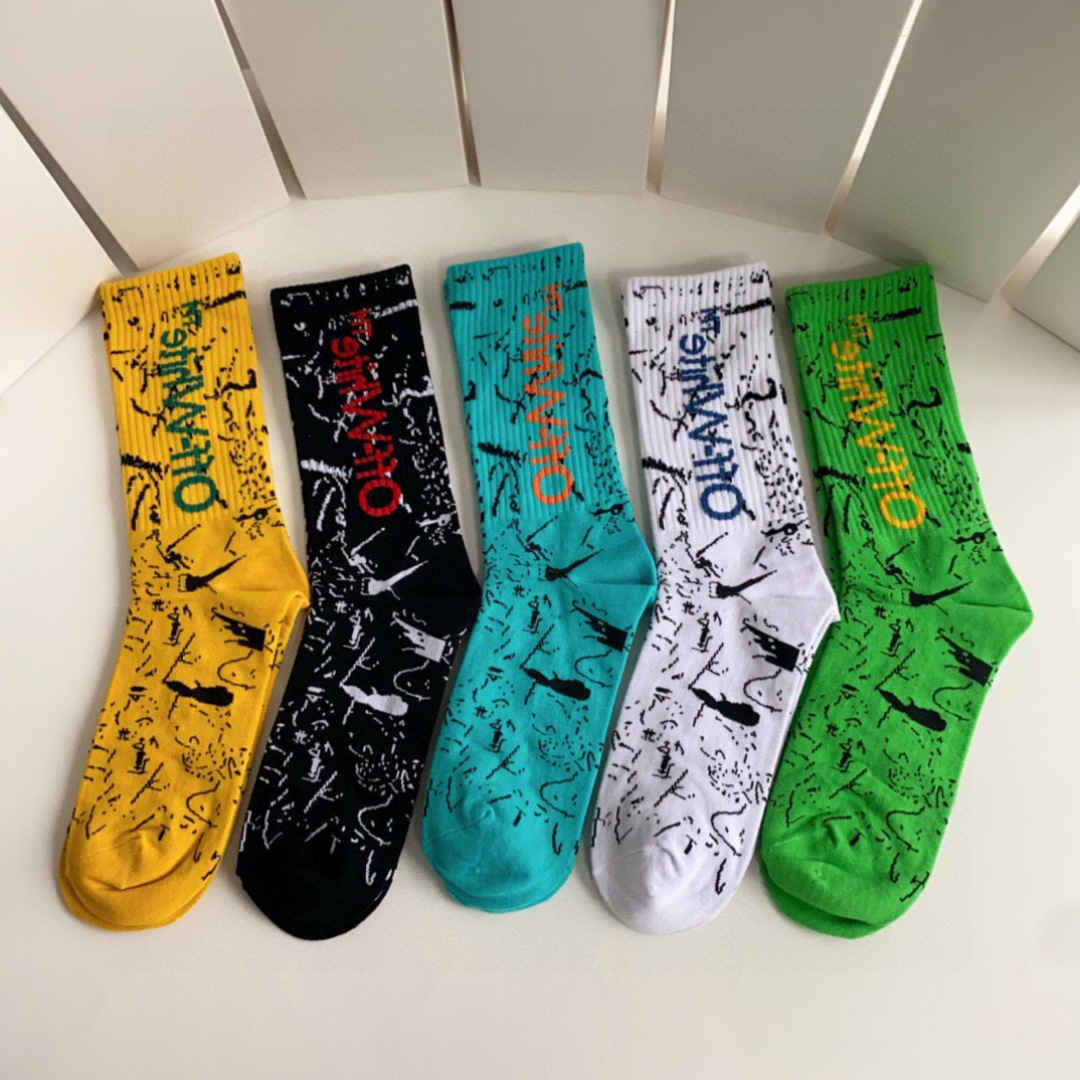 💛配专柜包装 OFF-White 新款中长款堆堆袜袜子！一盒五双，专柜同步筒袜袜子，大牌出街，潮人必备。超好搭
