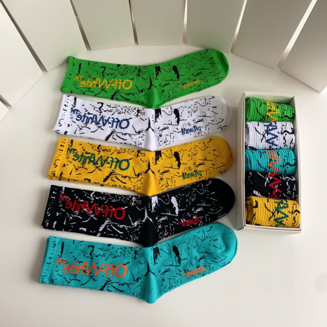💛配专柜包装 OFF-White 新款中长款堆堆袜袜子！一盒五双，专柜同步筒袜袜子，大牌出街，潮人必备。超好搭