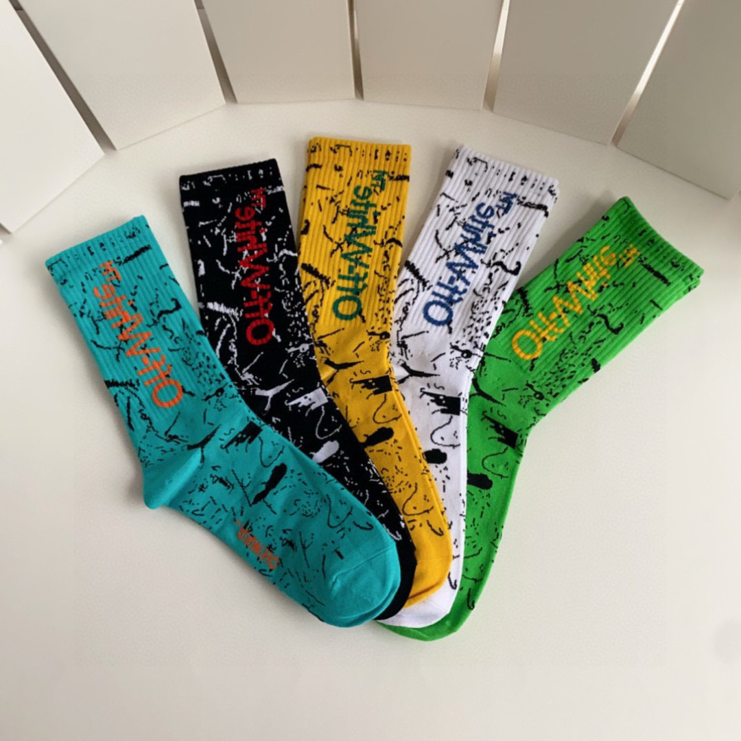 💛配专柜包装 OFF-White 新款中长款堆堆袜袜子！一盒五双，专柜同步筒袜袜子，大牌出街，潮人必备。超好搭