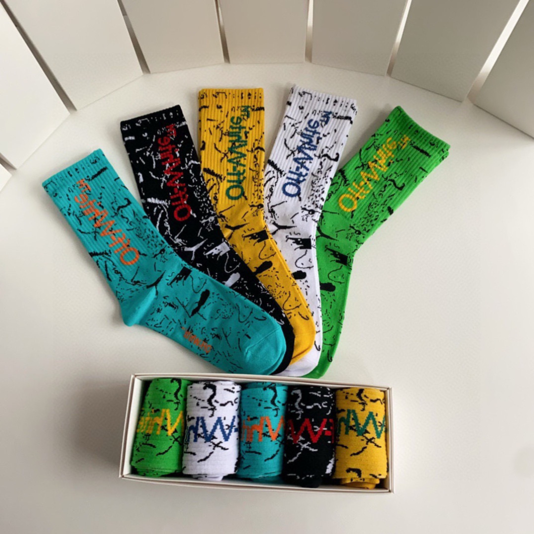 💛配专柜包装 OFF-White 新款中长款堆堆袜袜子！一盒五双，专柜同步筒袜袜子，大牌出街，潮人必备。超好搭