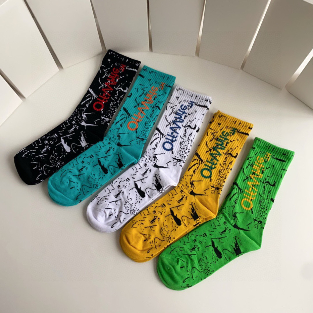 💛配专柜包装 OFF-White 新款中长款堆堆袜袜子！一盒五双，专柜同步筒袜袜子，大牌出街，潮人必备。超好搭