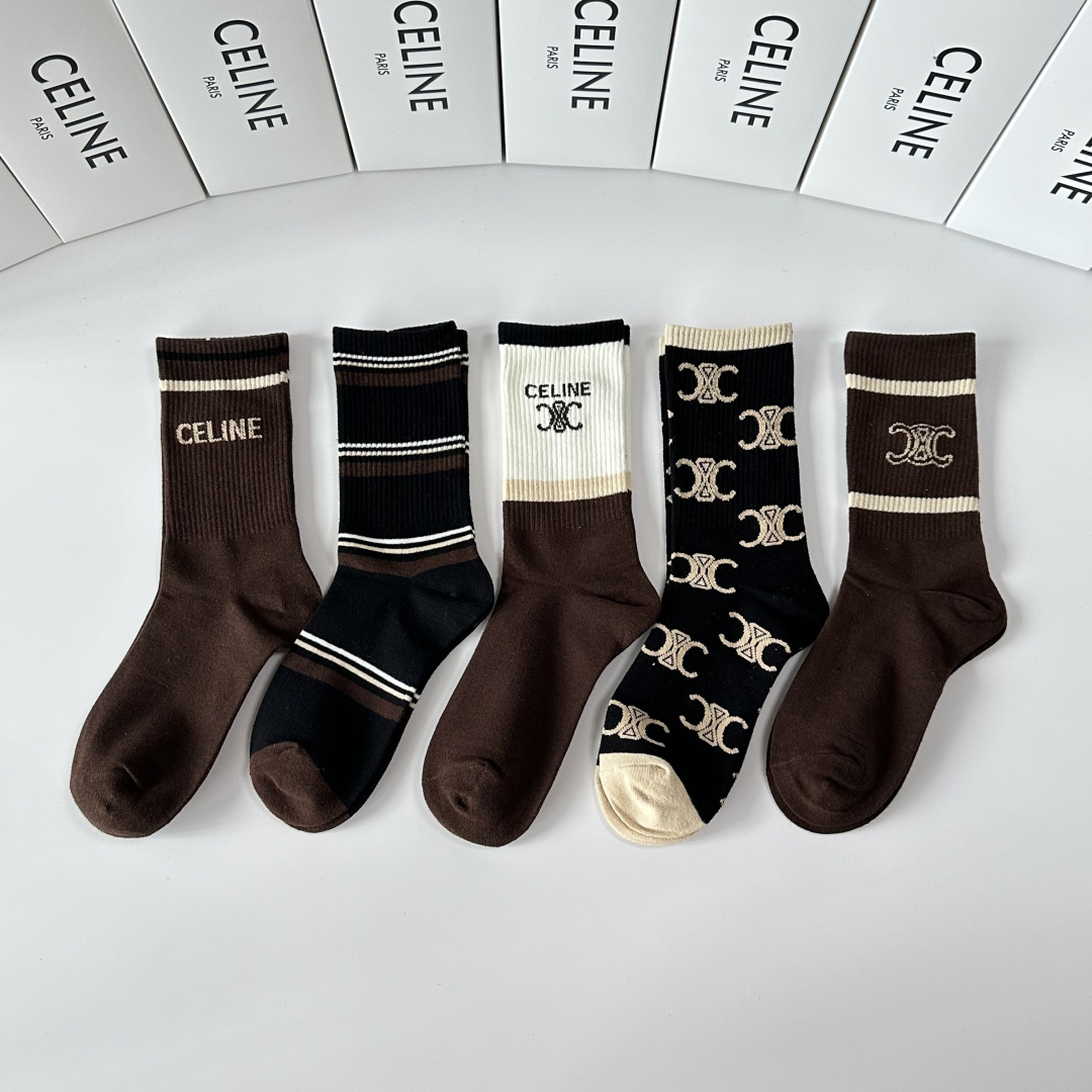 💛配包装 Celine（赛琳）新款经典中长筒袜堆堆袜袜子！一盒五双， 专柜同步筒袜袜子，💛大牌出街，潮人必备。超好搭。