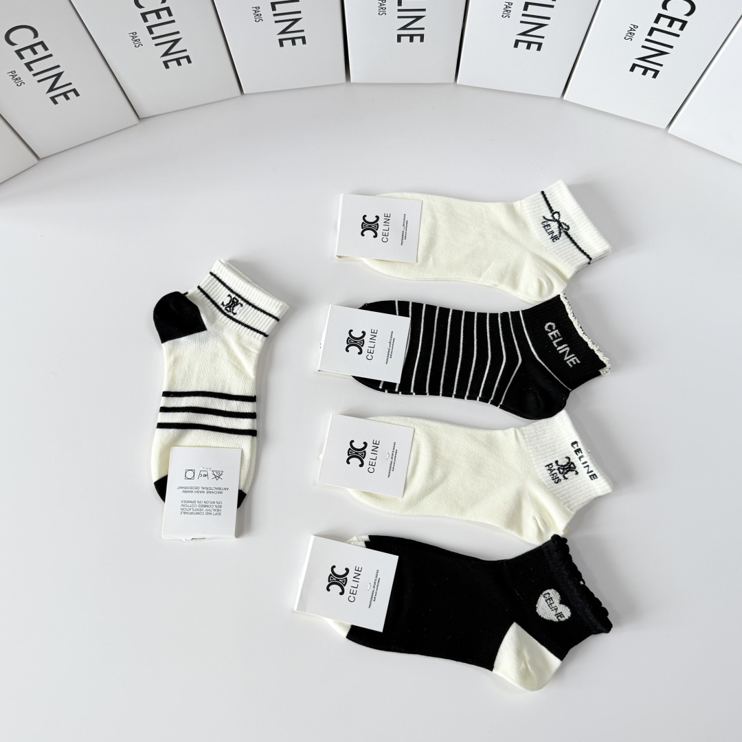 💛配包装 Celine（赛琳）新款中短款堆堆袜袜子！一盒五双， 专柜同步筒款袜子，💛大牌出街，潮人必备。超好搭