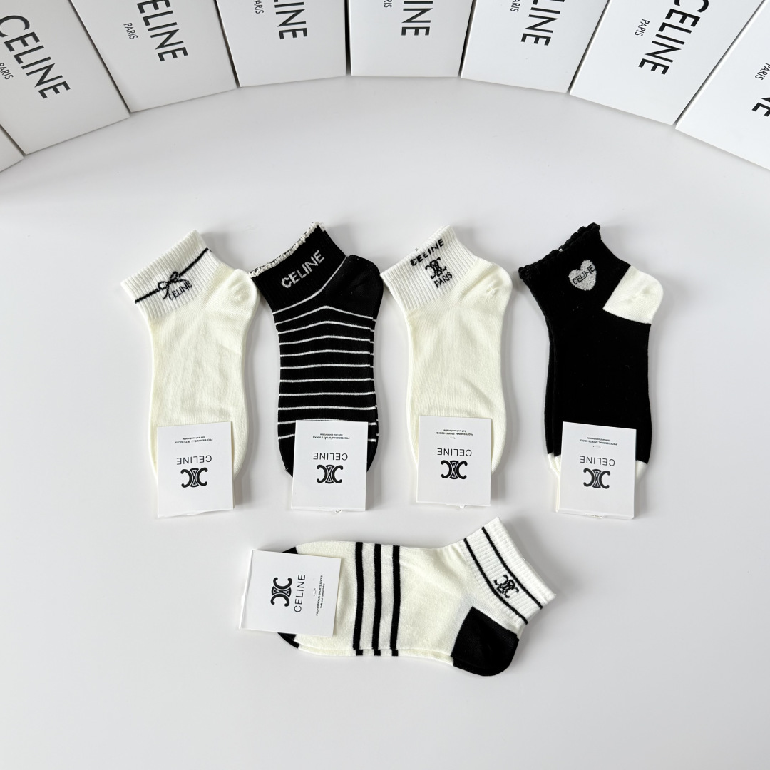 💛配包装 Celine（赛琳）新款中短款堆堆袜袜子！一盒五双， 专柜同步筒款袜子，💛大牌出街，潮人必备。超好搭