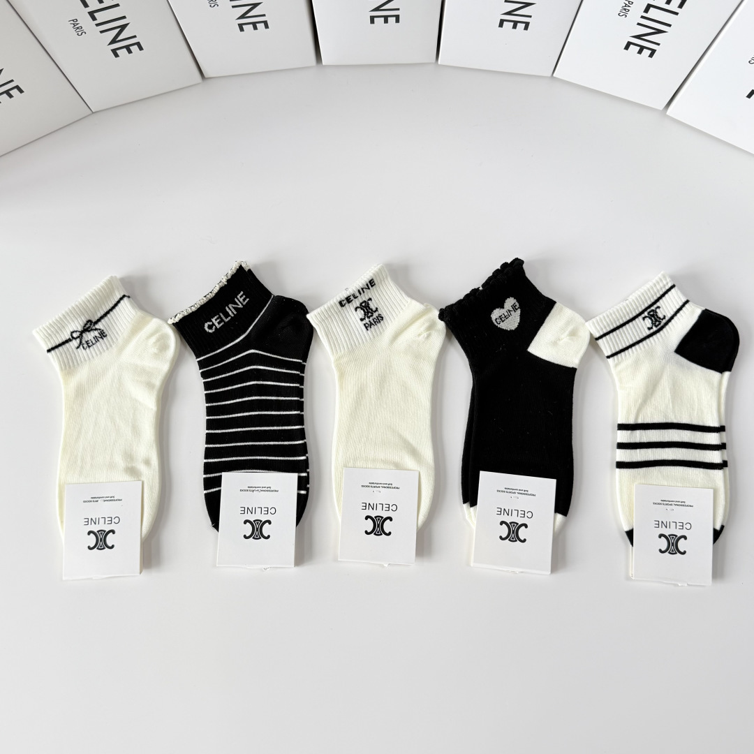 💛配包装 Celine（赛琳）新款中短款堆堆袜袜子！一盒五双， 专柜同步筒款袜子，💛大牌出街，潮人必备。超好搭