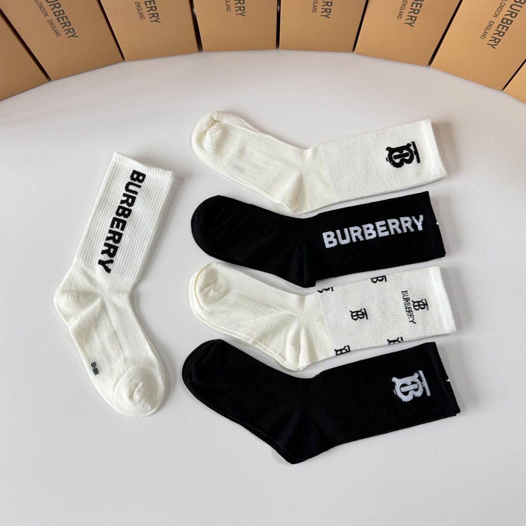 💛配包装 Burberry （巴宝莉）新款经典中长筒堆堆袜袜子！一盒五双， 专柜同步筒袜袜子，💛大牌出街，潮人必备。超好